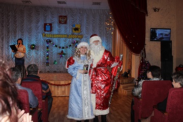 Сотрудников Энгельсского дома-интерната поздравили с Новым годом